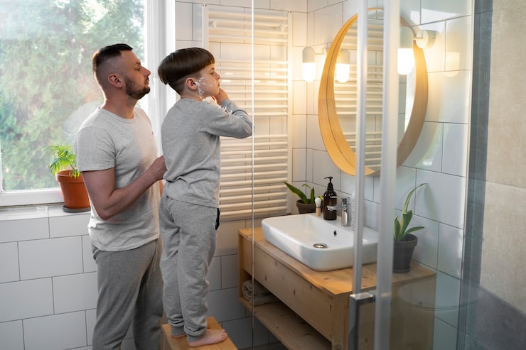 Как сделать реечный потолок в ванной: преимущества и монтаж